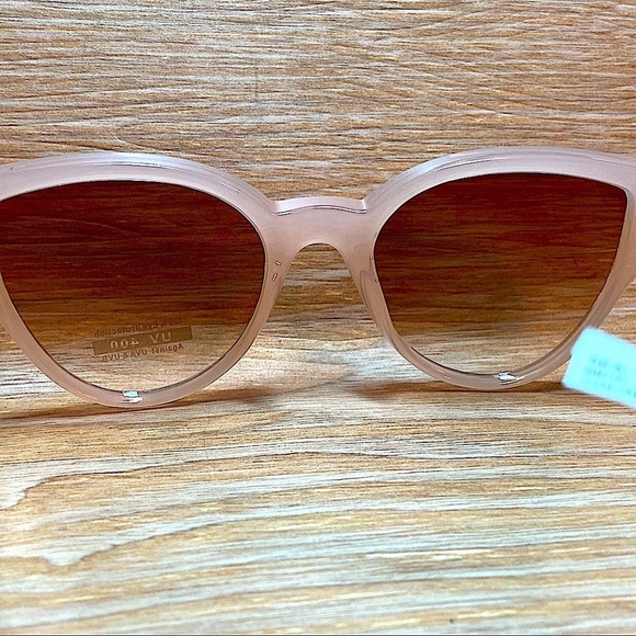 Sunglasses Cat Eye Blush Pink Lucite Side Gold Medallion Coins Eye Protection - Picture 2 of 5